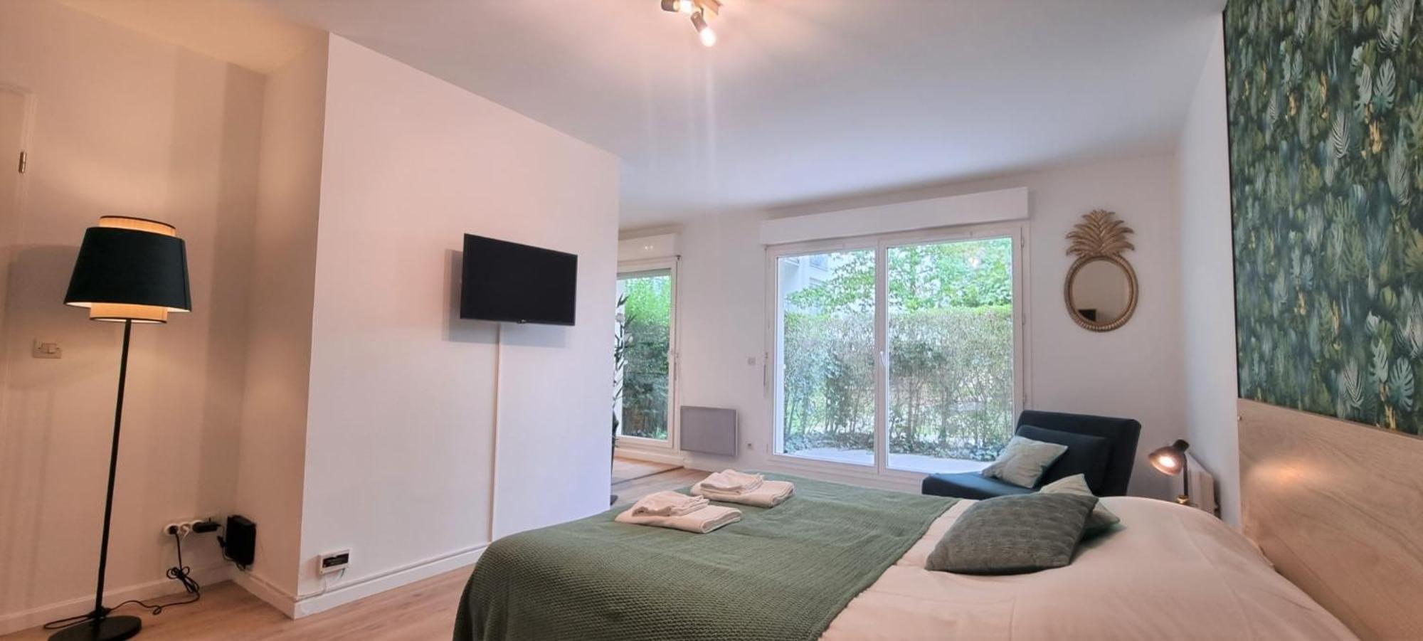 Grand Avec Terrasse Et Parking - Vieux- - Blaise * Lille