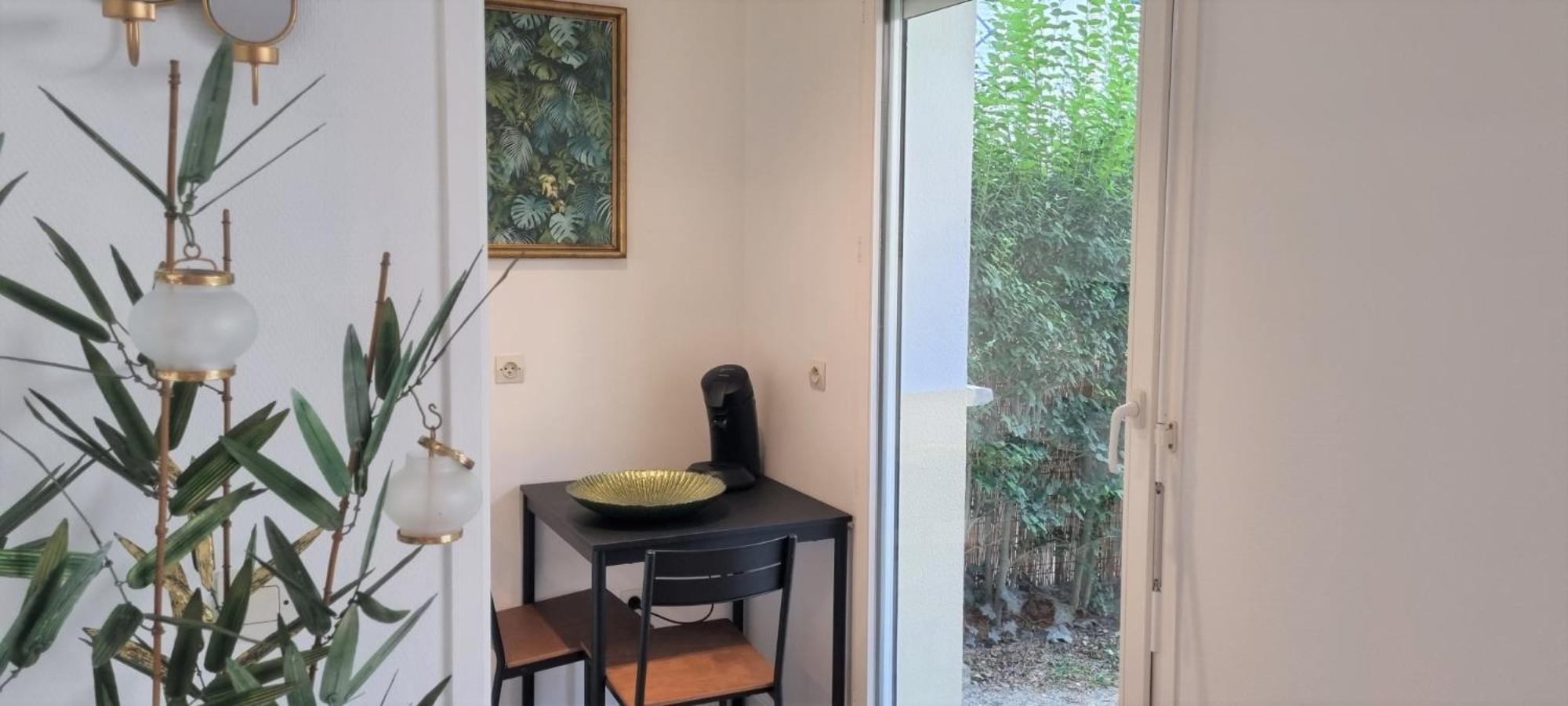 Grand Avec Terrasse Et Parking - Vieux- - Blaise *